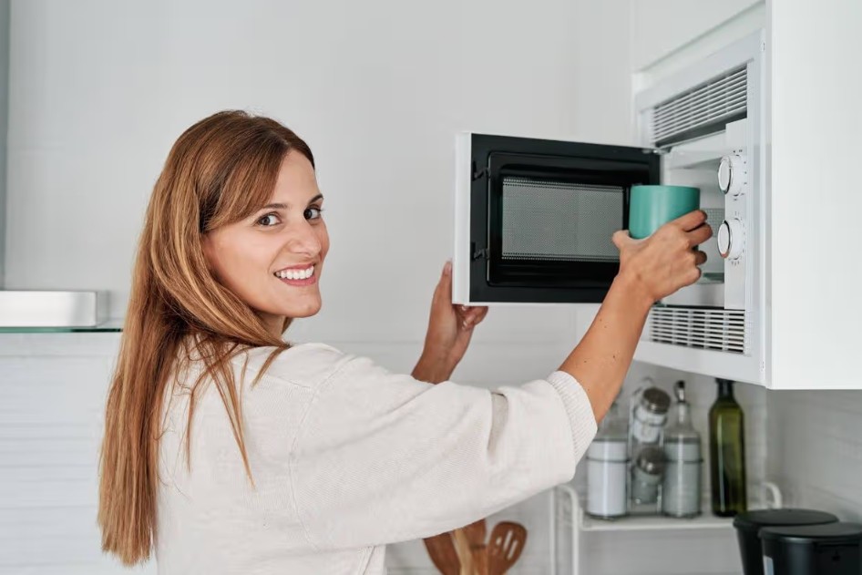 Microwave Cooking Safety - Practical Tips I Learned to Avoid Common Kitchen Mistakes